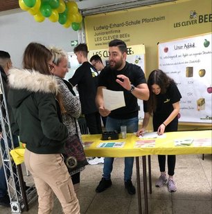Infostand der LES CLEVER BEEs
