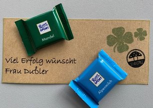 Schokohäppchen als Prüfungsaufmerksamkeit - ein Angebot der LES CLEVER BEEs.