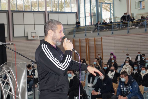 Der Rapper Ben Salomo zu Gast an der LES