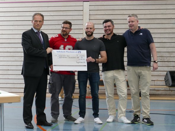 Spendenübergabe 1000 Euro für Ukraine-Hilfe. Von links die Herren Lipps, Seger, Böhm, Demmerle, Klemke